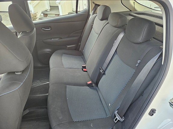 Nissan Leaf 11 of 17