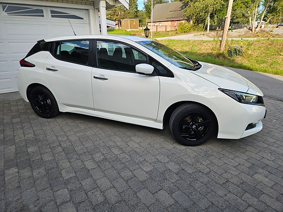 Nissan Leaf 4 of 17