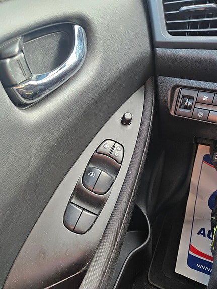Nissan Leaf 14 of 17