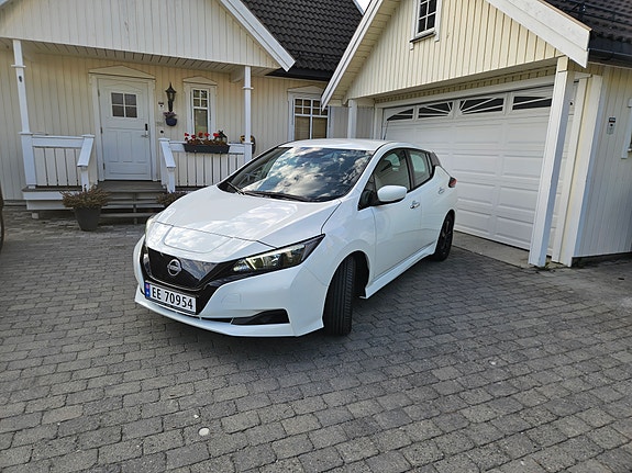 Nissan Leaf 3 of 17