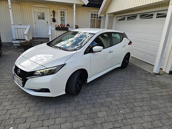 Nissan Leaf 6 of 17