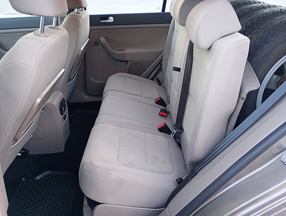 Volkswagen Golf Plus 19 of 24