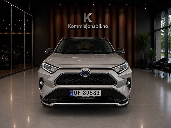 Toyota RAV4 Plug-in Hybrid 4 of 30
