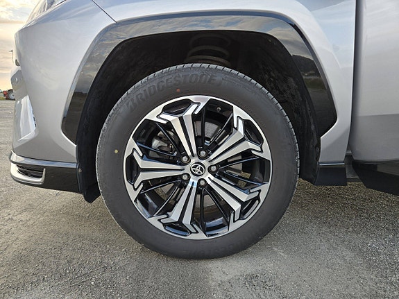 Toyota RAV4 Plug-in Hybrid 23 of 30