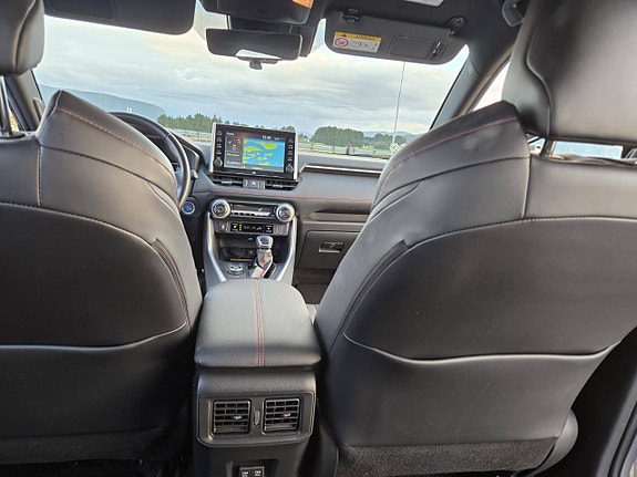 Toyota RAV4 Plug-in Hybrid 20 of 30