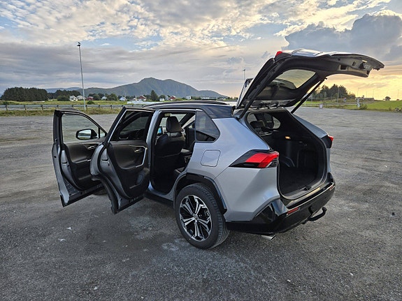Toyota RAV4 Plug-in Hybrid 30 of 30