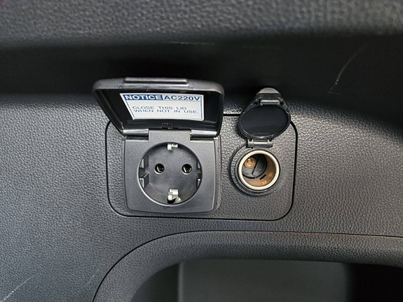Toyota RAV4 Plug-in Hybrid 26 of 30