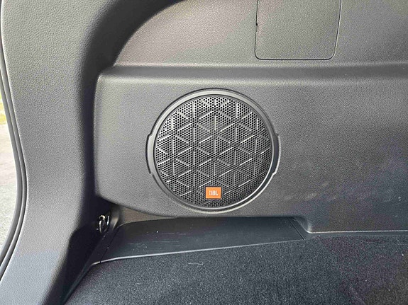 Toyota RAV4 Plug-in Hybrid 27 of 30