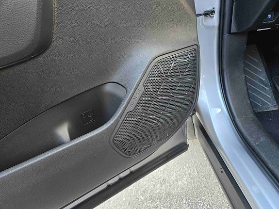 Toyota RAV4 Plug-in Hybrid 22 of 30
