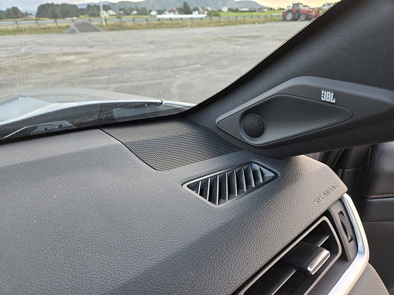 Toyota RAV4 Plug-in Hybrid 13 of 30