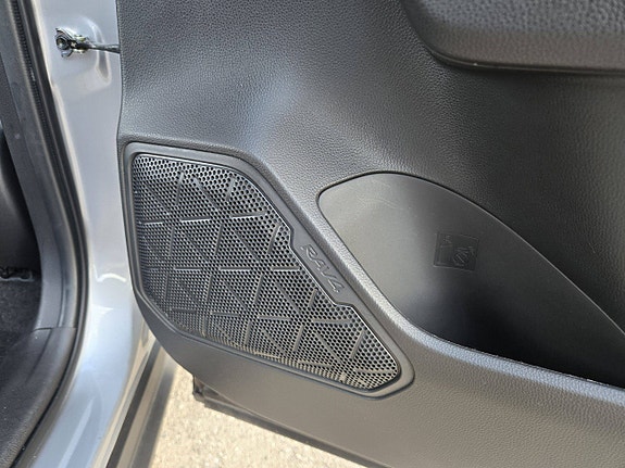 Toyota RAV4 Plug-in Hybrid 25 of 30