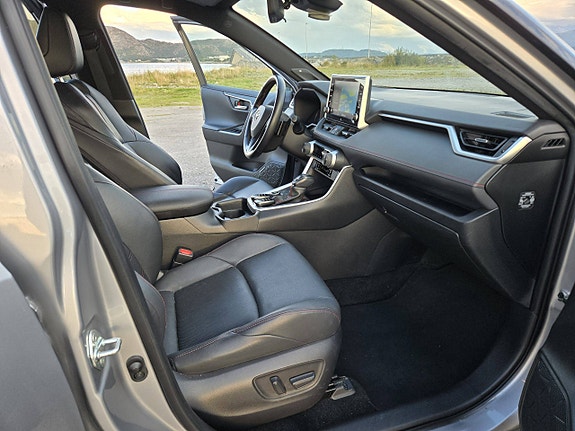 Toyota RAV4 Plug-in Hybrid 9 of 30