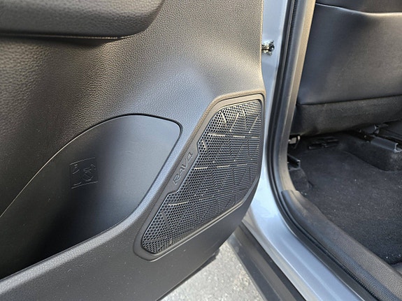 Toyota RAV4 Plug-in Hybrid 21 of 30
