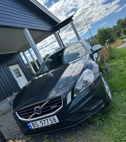 Volvo V60 2 of 21
