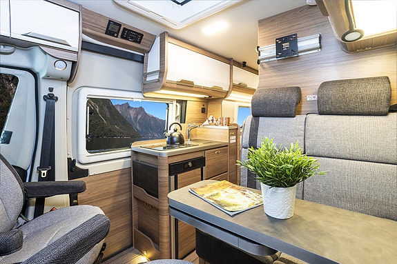 Knaus BOXLIFE 600 ME - 9-trinns aut., Truma Combi 6 Diesel/El, 2 dobbeltsenger i høyden, full Led kjørelys, Fiat sikkerhetspakke, el p-brems ++ 6 of 25