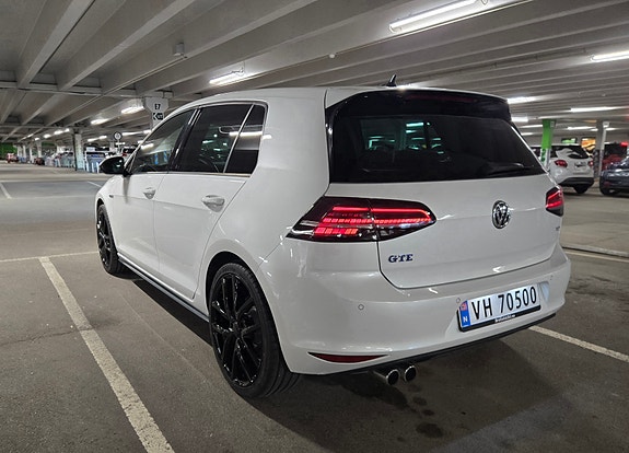 Volkswagen Golf VII 6 of 30