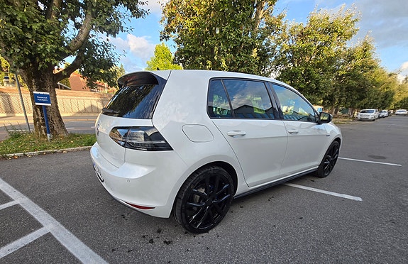 Volkswagen Golf VII 10 of 30