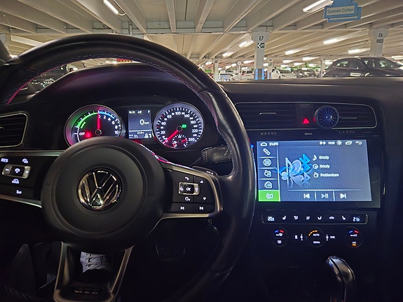 Volkswagen Golf VII 30 of 30