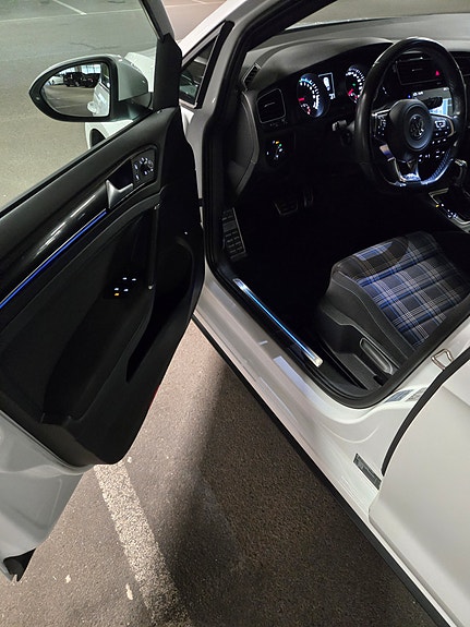Volkswagen Golf VII 29 of 30