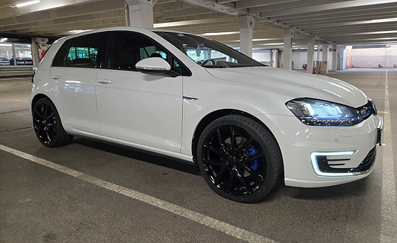 Volkswagen Golf VII 2 of 30