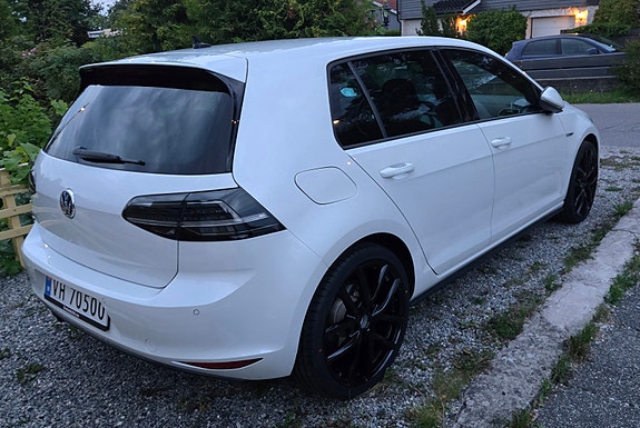 Volkswagen Golf VII 16 of 30
