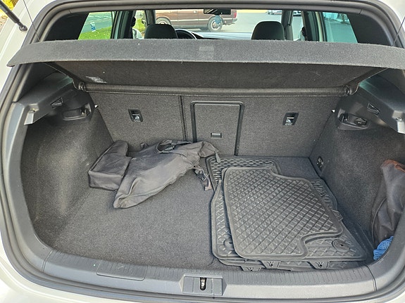 Volkswagen Golf VII 27 of 30