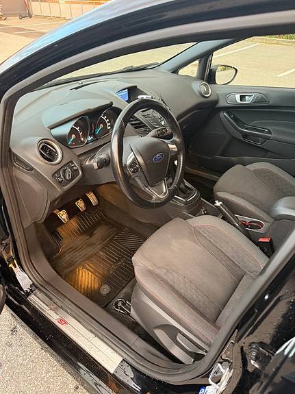 Ford Fiesta 13 of 24