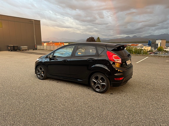 Ford Fiesta 10 of 24