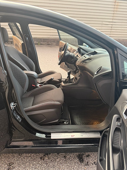 Ford Fiesta 18 of 24