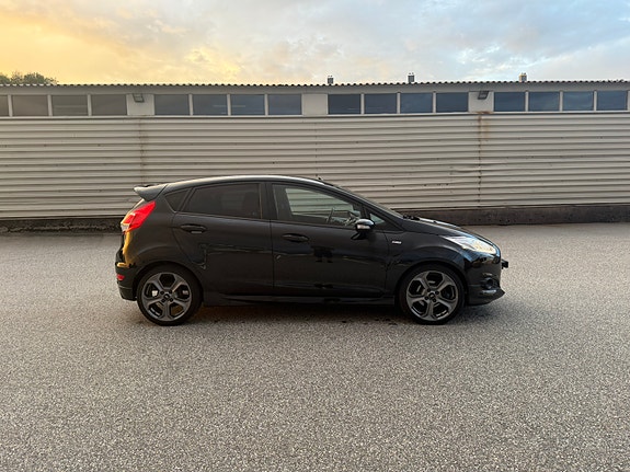 Ford Fiesta 5 of 24