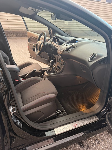 Ford Fiesta 17 of 24