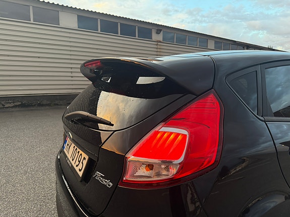 Ford Fiesta 22 of 24