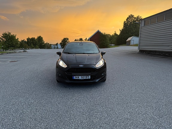 Ford Fiesta 2 of 24