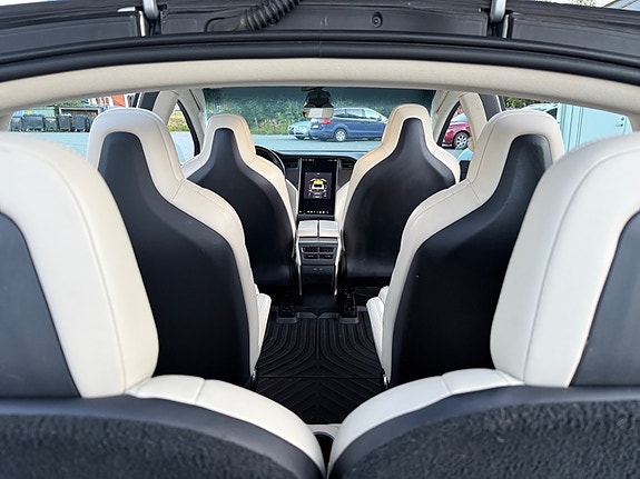 Tesla Model X 26 of 26