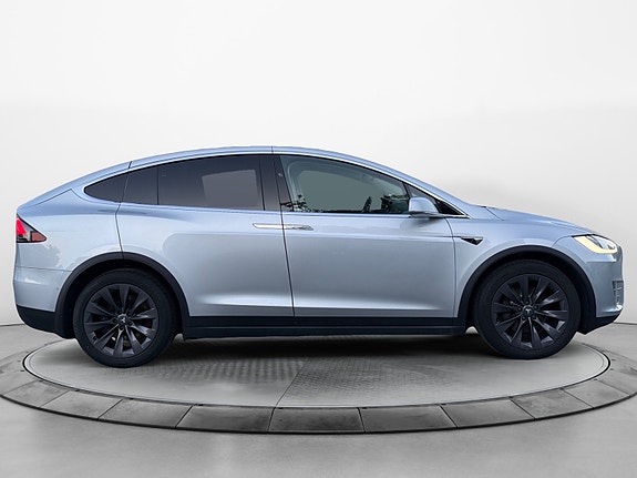 Tesla Model X 7 of 26