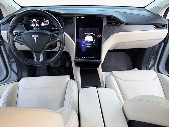 Tesla Model X 14 of 26