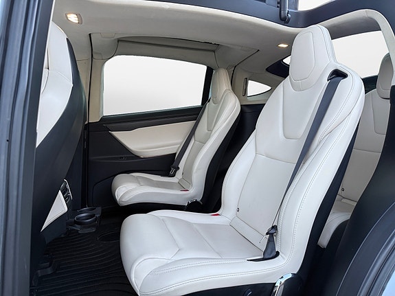 Tesla Model X 23 of 26