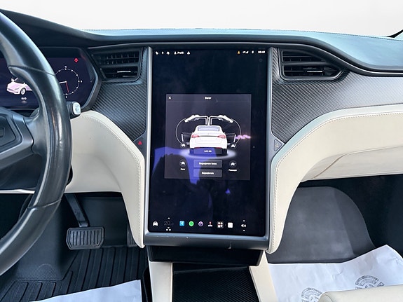 Tesla Model X 15 of 26