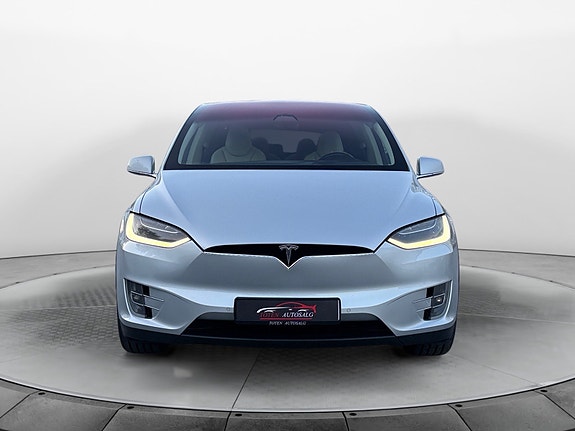 Tesla Model X 9 of 26
