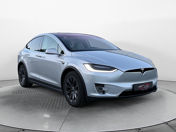 Tesla Model X 8 of 26