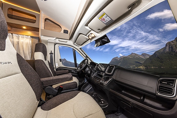 Weinsberg CARASUITE 700 DX  med Queenbed, Face-to-face sittegruppe, ALDE sentralvarme, Full LED frontbelysning ++ 20 of 28