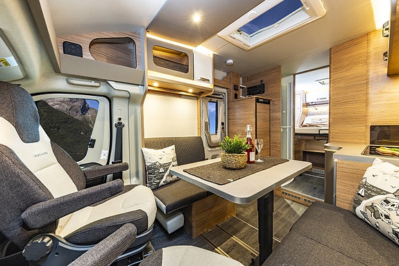 Weinsberg CARASUITE 700 DX  med Queenbed, Face-to-face sittegruppe, ALDE sentralvarme, Full LED frontbelysning ++ 10 of 28