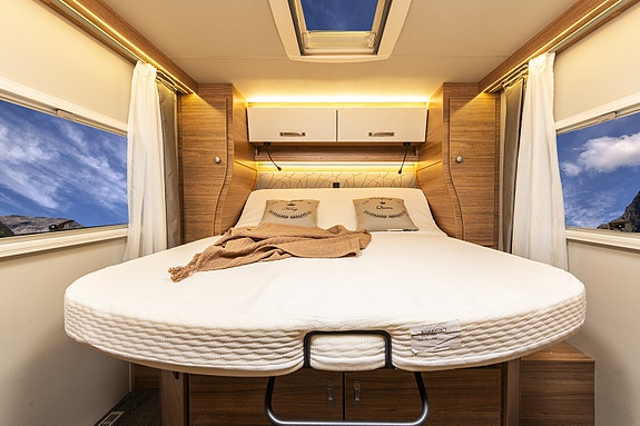Weinsberg CARASUITE 700 DX  med Queenbed, Face-to-face sittegruppe, ALDE sentralvarme, Full LED frontbelysning ++ 17 of 28