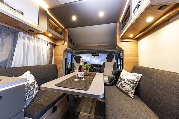 Weinsberg CARASUITE 700 DX  med Queenbed, Face-to-face sittegruppe, ALDE sentralvarme, Full LED frontbelysning ++ 5 of 28