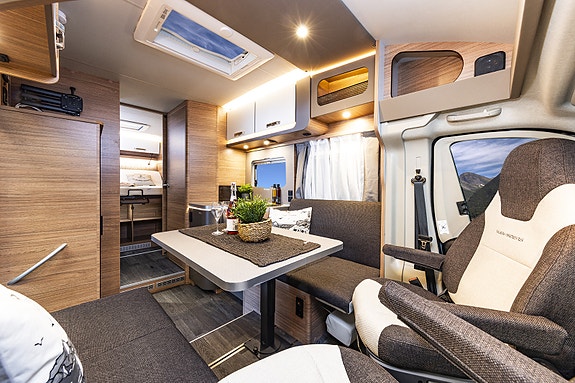 Weinsberg CARASUITE 700 DX  med Queenbed, Face-to-face sittegruppe, ALDE sentralvarme, Full LED frontbelysning ++ 9 of 28