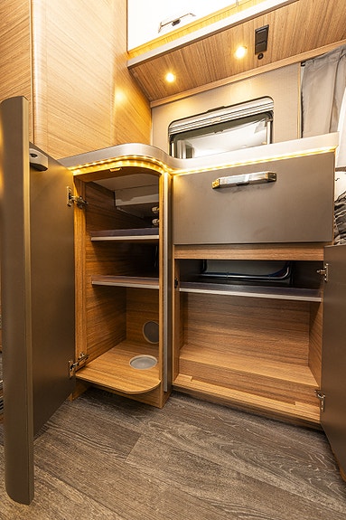 Weinsberg CARASUITE 700 DX  med Queenbed, Face-to-face sittegruppe, ALDE sentralvarme, Full LED frontbelysning ++ 12 of 28