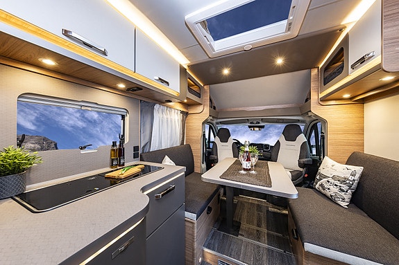 Weinsberg CARASUITE 700 DX  med Queenbed, Face-to-face sittegruppe, ALDE sentralvarme, Full LED frontbelysning ++ 8 of 28
