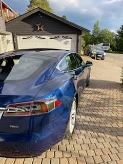 Tesla Model S 14 of 24