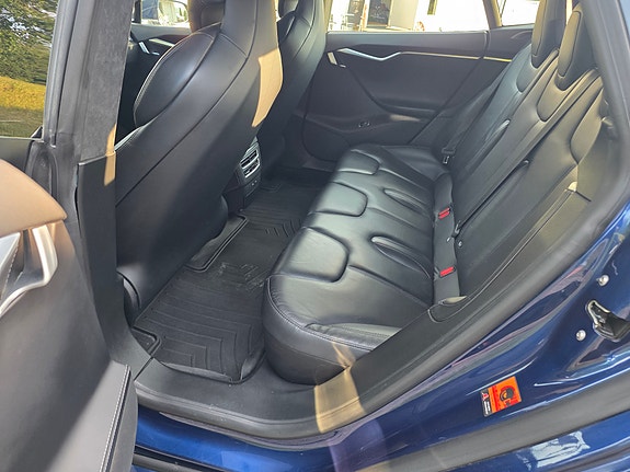 Tesla Model S 7 of 24