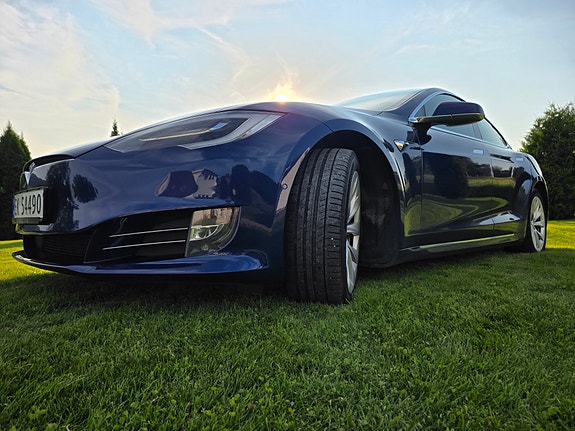 Tesla Model S 3 of 24